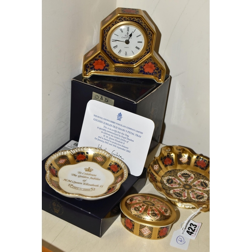 423 - FOUR PIECES OF ROYAL CROWN DERBY 1128 'OLD IMARI' SOLID GOLD BAND ITEMS, comprising a twin handled p... 