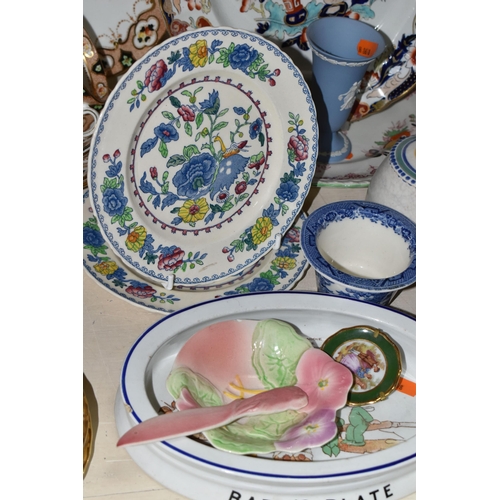 428 - A SELECTION OF DECORATIVE CERAMIC ITEMS ETC, to include a Wedgwood Florentine pattern dish, Royal Do... 