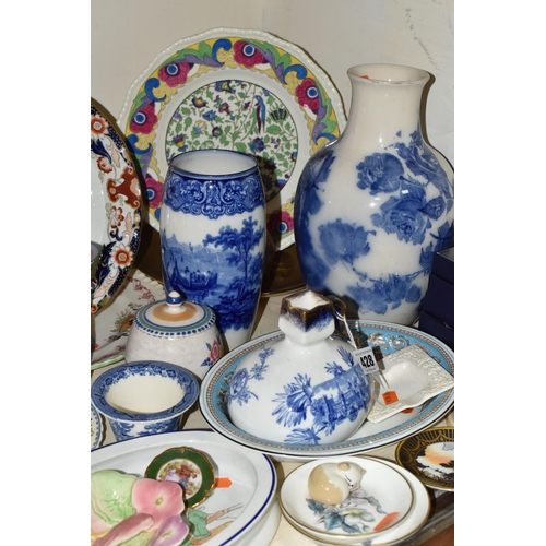 428 - A SELECTION OF DECORATIVE CERAMIC ITEMS ETC, to include a Wedgwood Florentine pattern dish, Royal Do... 