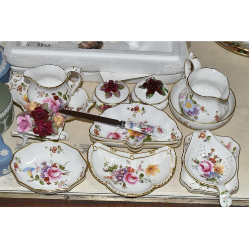 430 - ROYAL CROWN DERBY AND WEDGWOOD JASPER WARES ETC, to include fourteen 'Derby Posies' trinket dishes a... 