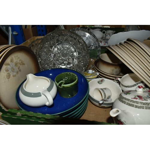 442 - A LARGE VARIETY OF CERAMIC KITCHENWARE AND A SMALL SELECTION OF GLASSWARE including a set of Langley... 