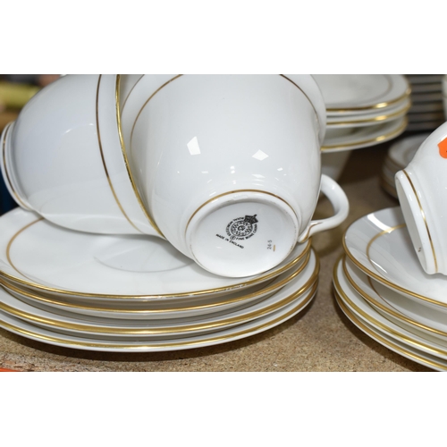 450 - LARGE QUANTITY OF ROYAL WORCESTER CONTESSA DESIGN DINNERWARE, circa 1982, including twelve dinner pl... 