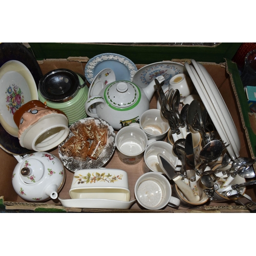 462 - FOUR BOXES AND LOOSE CERAMICS AND GLASSWARE, including a two person boxed Argyle tea set, Lord Nelso... 