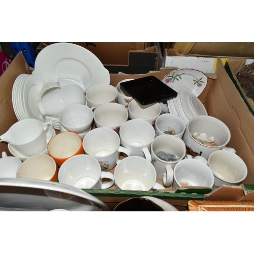 462 - FOUR BOXES AND LOOSE CERAMICS AND GLASSWARE, including a two person boxed Argyle tea set, Lord Nelso... 