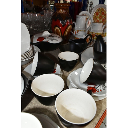 465 - A SELECTION OF CERAMIC DINNERWARE AND SCHEURICH VASE including a 'Pontesa Ironstone Young Range' din... 