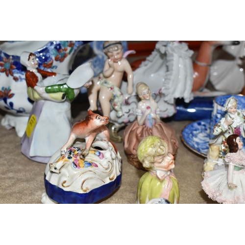 511 - A SMALL GROUP OF 19TH AND EARLY 20TH CENTURY CERAMICS, including a Spode blue and white filigree pat... 