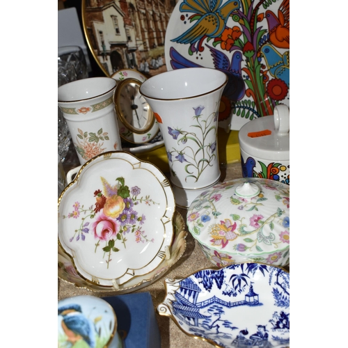 531 - A GROUP OF CERAMICS, to include a small Peggie Foy dragon figure, a Minton Meadow Smooth covered vas... 