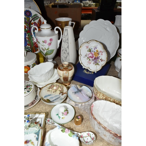 531 - A GROUP OF CERAMICS, to include a small Peggie Foy dragon figure, a Minton Meadow Smooth covered vas... 