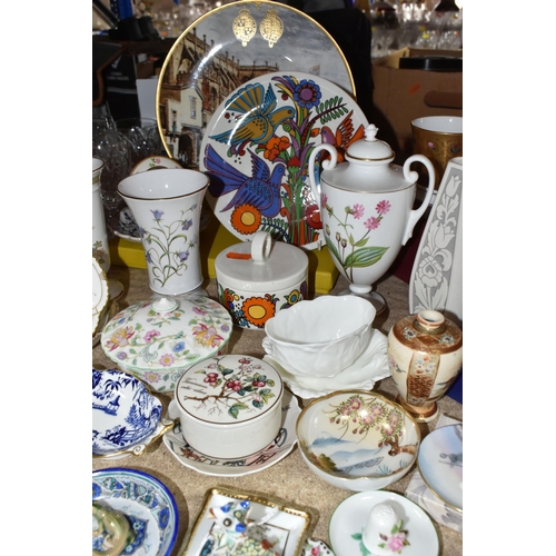 531 - A GROUP OF CERAMICS, to include a small Peggie Foy dragon figure, a Minton Meadow Smooth covered vas... 