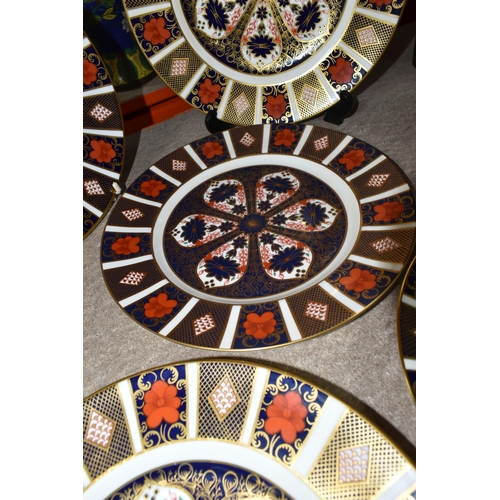 542 - FIVE ROYAL CROWN DERBY OLD IMARI 1128 DINNER PLATES, diameter 26.5cm (5) (Condition Report: appear i... 