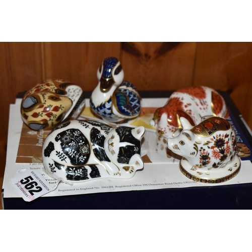 562 - FIVE ROYAL CROWN DERBY PAPERWEIGHTS, comprising two boxed Royal Crown Derby Collectors Guild paperwe... 