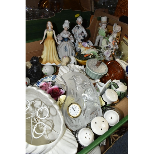 575 - FOUR BOXES AND LOOSE GLASSWARE AND ORNAMENTS, to include a boxed Arlington design glass punch set, a... 