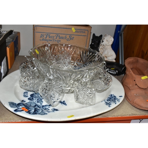 575 - FOUR BOXES AND LOOSE GLASSWARE AND ORNAMENTS, to include a boxed Arlington design glass punch set, a... 