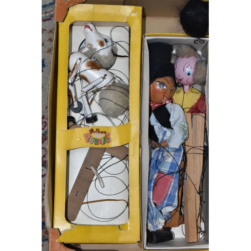 580 - A QUANTITY OF BOXED AND UNBOXED VINTAGE PELHAM PUPPETS, to include several earlier models with lead ... 