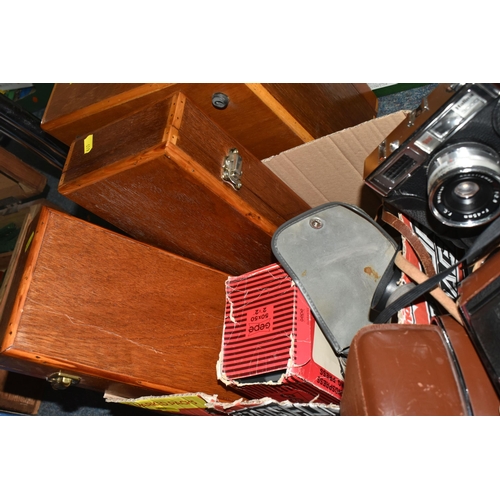 619 - A GROUP OF VINTAGE PROJECTORS, VIDEO CAMERAS AND EQUIPMENT, comprising a wooden cased Zeiss Ikon - P... 