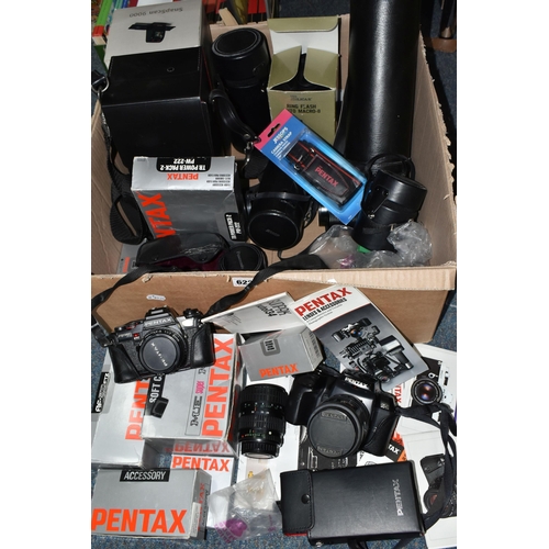 622 - VINTAGE PENTAX AND OTHER PHOTOGRAPHIC EQUIPMENT ETC, to include a Pentax Program A 35mm SLR Camera w... 