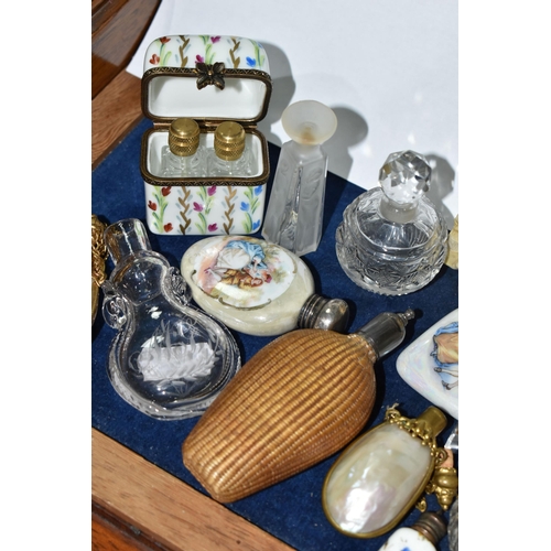 636 - A COLLECTION OF FOURTEEN GLASS, CERAMIC AND MOTHER OF PEARL SCENT FLASKS AND A MODERN LIMOGES BOX CO... 