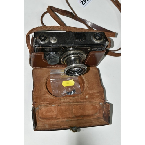 642 - A ZEISS IKON CONTAX 1 FILM CAMERA, together with a Zeiss Ikon Jena 5cm f3.5 lens and leather case, c... 