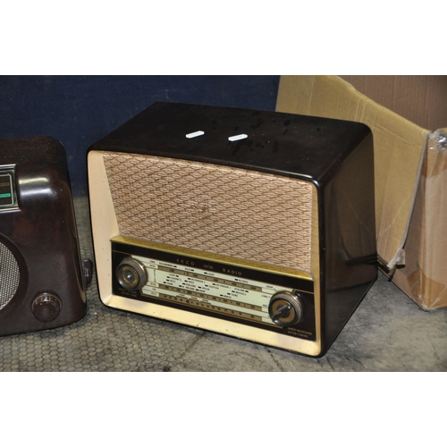 1053 - A TRAY CONTAINING THREE VINTAGE RADIOS including an Ekco Model Y319 valve radio with brown Bakelite ... 