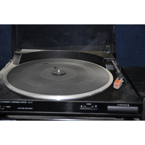 1058 - A PANASONIC SA-HD52 HI FI with a SL-J7 turntable and a pair of SB-ZM52 speakers (both PAT pass and w... 