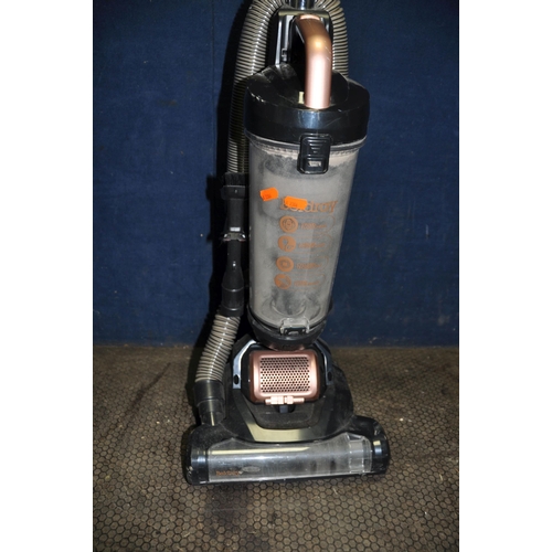 1060 - A BELDRAY TURBO SWIVEL UPRIGHT VACUUM CLEANER (PAT pass and working)