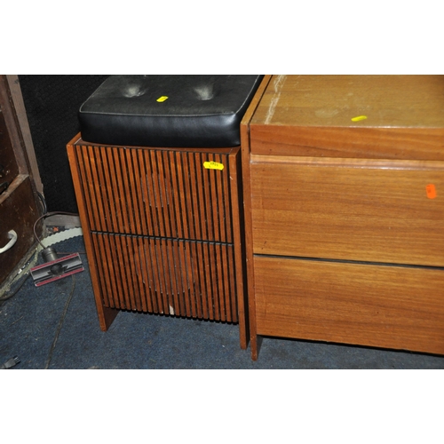 1069 - A MID CENTURY HMV RADIO GRAM with Garrard 3000 turntable (not turning) and a pair of stool speakers ... 