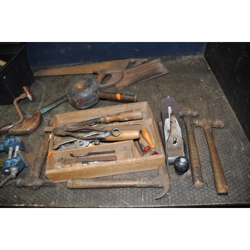 1073 - A PLASTIC TOOLBOX AND A TRAY CONTAINING TOOLS including a brace, chisels hammers, saws, a Dronfield ... 