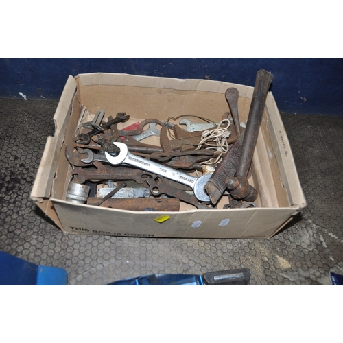 1090 - A SELECTION OF AUTOMOTIVE TOOLS AND CARE EQUIPMENT including two partial car valeting kits, a socket... 