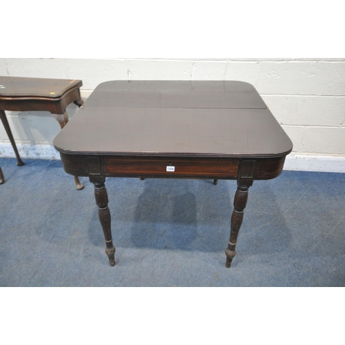 1206 - A GEORGIAN MAHOGANY FOLD OVER TEA TABLE, single frieze drawer, on turned legs, width 100cm x depth 5... 