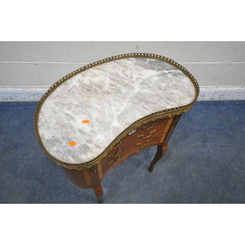 1220 - A REPRODUCTION FRENCH KINGWOOD VENEER KIDNEY SIDE TABLE, the marble top is surrounded by a pierced b... 