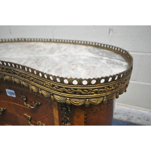 1220 - A REPRODUCTION FRENCH KINGWOOD VENEER KIDNEY SIDE TABLE, the marble top is surrounded by a pierced b... 