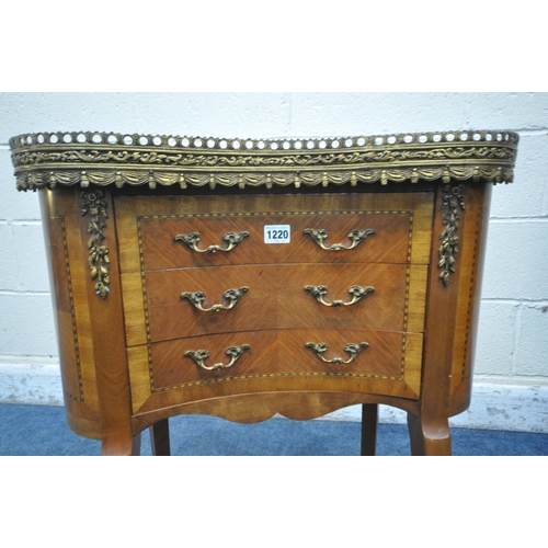 1220 - A REPRODUCTION FRENCH KINGWOOD VENEER KIDNEY SIDE TABLE, the marble top is surrounded by a pierced b... 