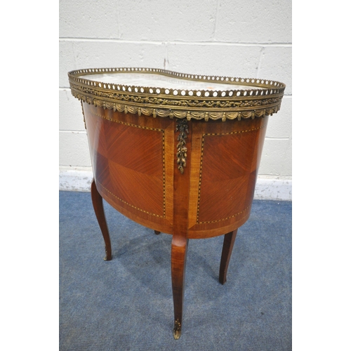 1220 - A REPRODUCTION FRENCH KINGWOOD VENEER KIDNEY SIDE TABLE, the marble top is surrounded by a pierced b... 