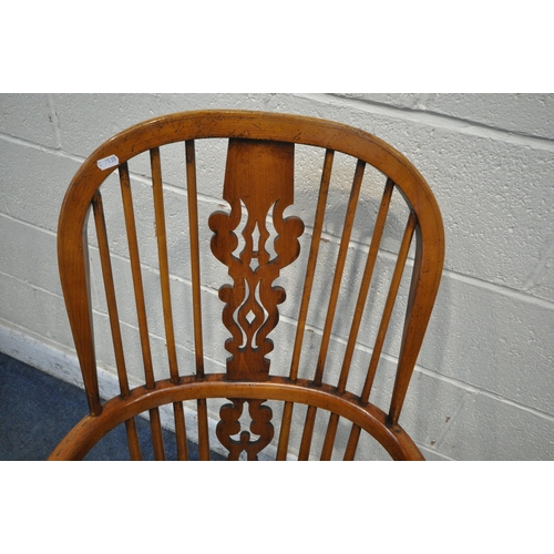 1344 - A PAIR OF GOOD QUALITY REPRODUCTION ELM SPLAT BACK WINDSOR ARMCHAIRS, with spindle supports, raised ... 