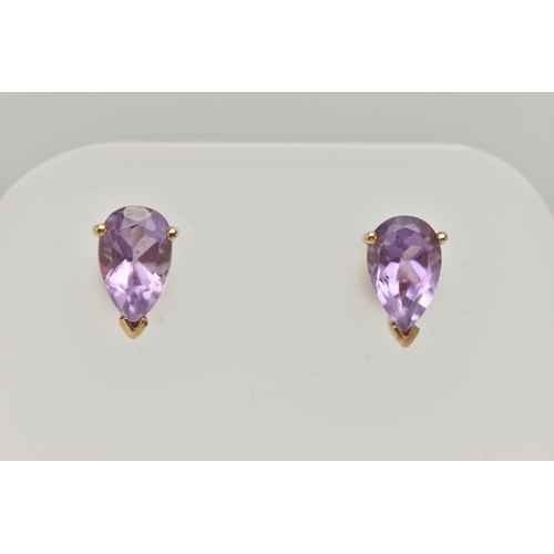 21 - A 14CT GOLD AMETHYST BRACELET AND A PAIR OF 9CT GOLD STUD EARRINGS, the bracelet links designed as o... 