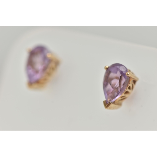 21 - A 14CT GOLD AMETHYST BRACELET AND A PAIR OF 9CT GOLD STUD EARRINGS, the bracelet links designed as o... 