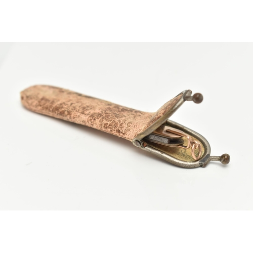 40 - A 9CT GOLD CASED PENKNIFE, the plain 9ct gold case with engraved scrolling initials 'GWH,' enclosing... 