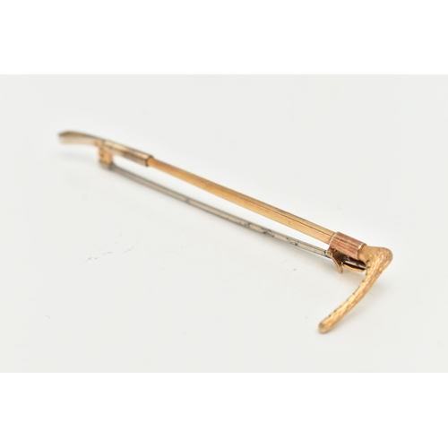 133 - AN EARLY 20TH CENTURY YELLOW METAL RIDING CROP BROOCH, stamped 9ct, makers mark A&W, length 78mm, fi... 