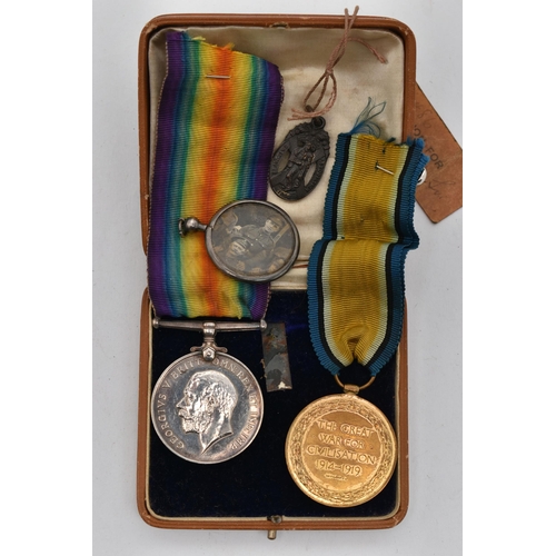 141 - A PAIR OF WWI MEDALS, to include a George V 1914-1918 medal with ribbon, a Great War medal with ribb... 