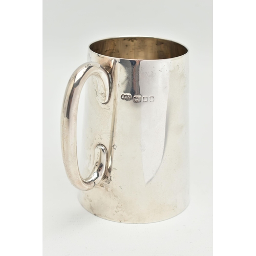 181 - A GEORGE V SILVER CHRISTENING CUP, polished cup, personal engraving reads 'David Michael Roy Hickman... 