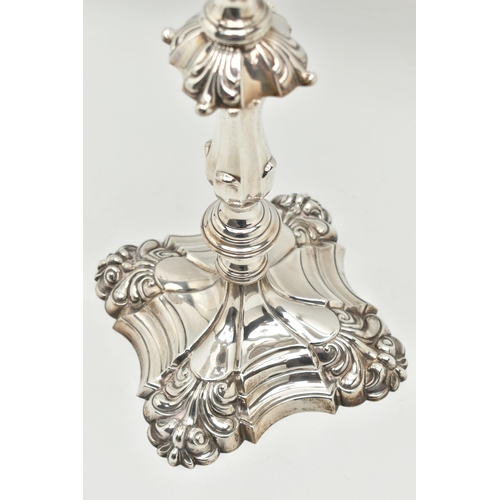 199 - A GEORGE V SILVER FIVE LIGHT CANDELABRUM IN GEORGE II STYLE, with removable shaped square drip pans,... 