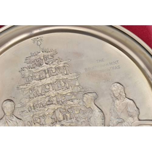 200 - THREE ELIZABETH II SILVER BIRMINGHAM MINT LIMITED EDITION CHRISTMAS PLATES, 1975-1977, repoussé deco... 