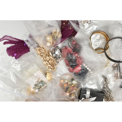 215 - A BOX OF ASSORTED COSTUME JEWELLERY, to include a white metal amethyst ring stamped 925 (split shank... 