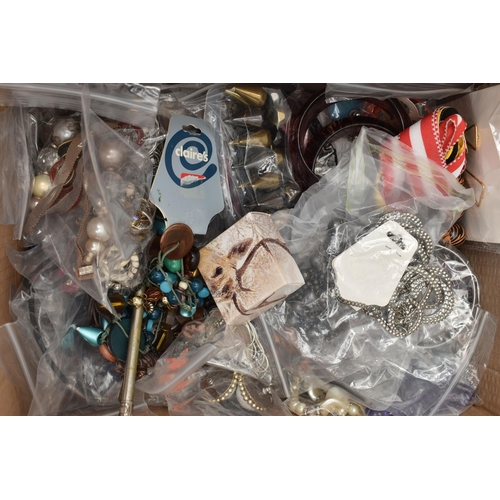 224 - A BOX OF ASSORTED COSTUME JEWELLERY, to include a cream jewellery box with contents, to include ring... 