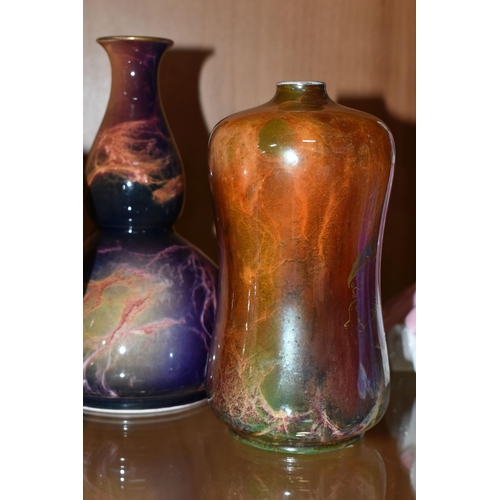 350 - A WILKINSON'S ORIFLAMME POT TOGETHER WITH FOUR OTHER VASES, comprising a 1920's Wilkinsons Oriflamme... 