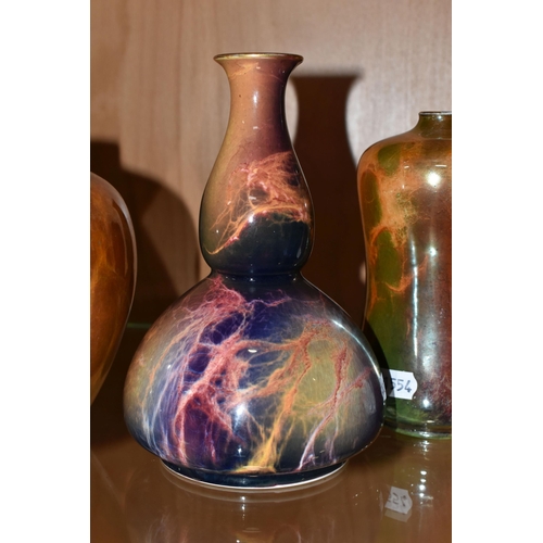 350 - A WILKINSON'S ORIFLAMME POT TOGETHER WITH FOUR OTHER VASES, comprising a 1920's Wilkinsons Oriflamme... 