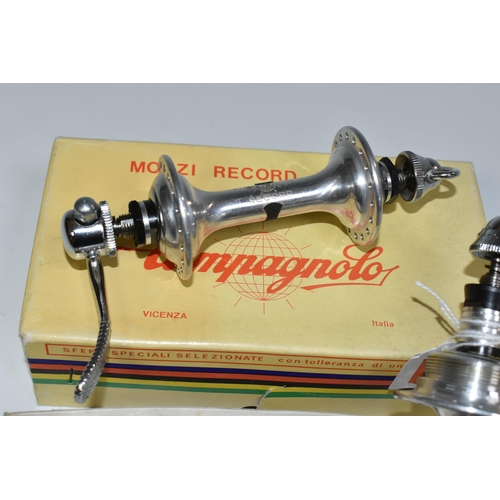 354 - A VINTAGE BOXED SET OF ITALIAN 'CAMPAGNOLO' FLANGE PICCOLE, Mozzi Record Strada -flange Piccole bicy... 