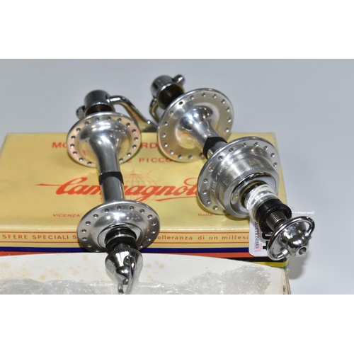 354 - A VINTAGE BOXED SET OF ITALIAN 'CAMPAGNOLO' FLANGE PICCOLE, Mozzi Record Strada -flange Piccole bicy... 