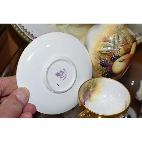 366 - A ROYAL DOULTON CABINET DISH WITH  A ROYAL WORCESTER CUP AND SAUCER, comprising an oval dish with ro... 