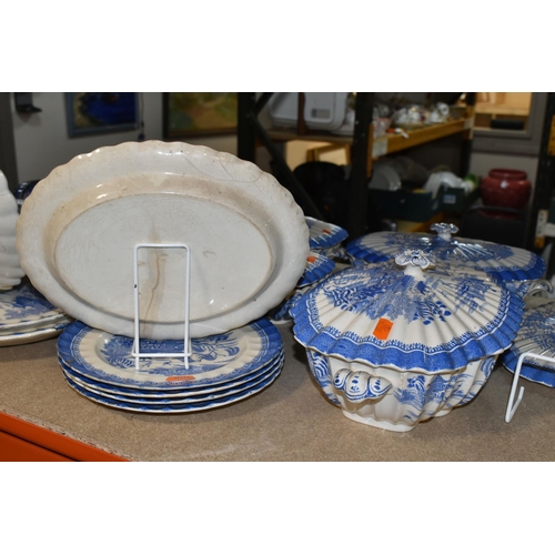 401 - A VARIETY OF SPODE COPELAND 'MANDARIN BLUE WILLOW, DINNERWARE, including six tea cups and six saucer... 